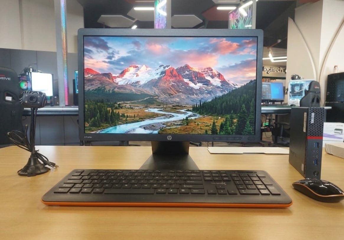 Lenovo ThinkCentre M900 İ5 6 Nesil 8 GB DDR4 RAM 256 GB M2.Nvme SSD 22" Windows 10 PRO Masaüstü Bilgisayar(2.EL MİNİ PC)